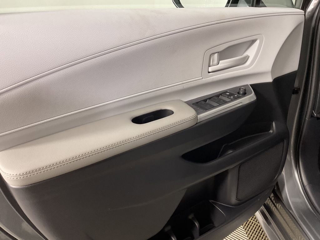 New 2026 Toyota Sienna LE image 15