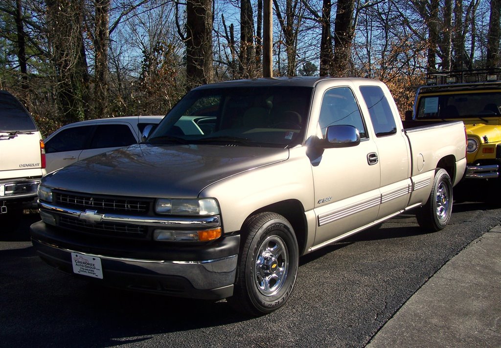 Used 2002 Chevrolet Silverado 1500 LS RWD image 1