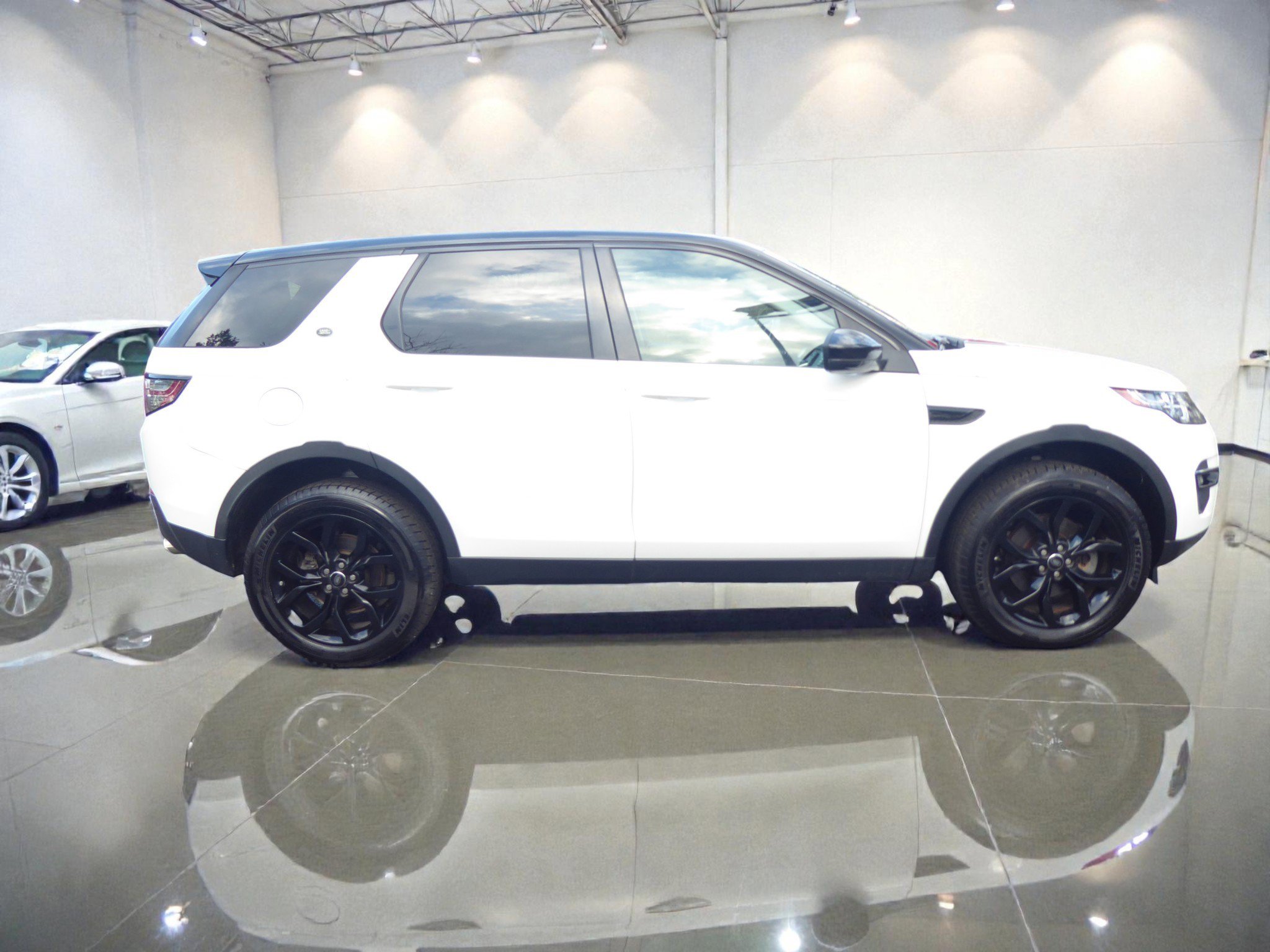 Used 2018 Land Rover Discovery Sport HSE image 6