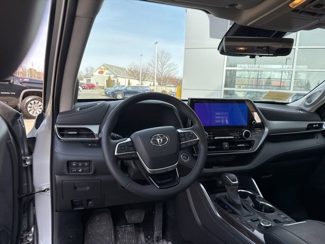 Used 2025 Toyota Highlander Platinum image 29