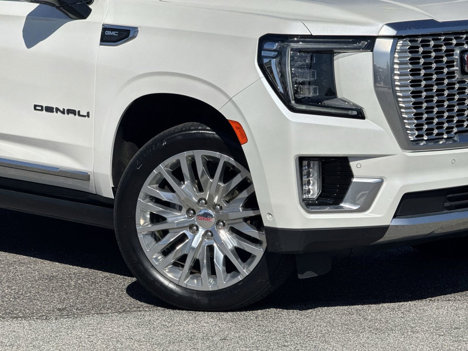 Used 2023 GMC Yukon Denali w/ Denali Reserve Package image 13
