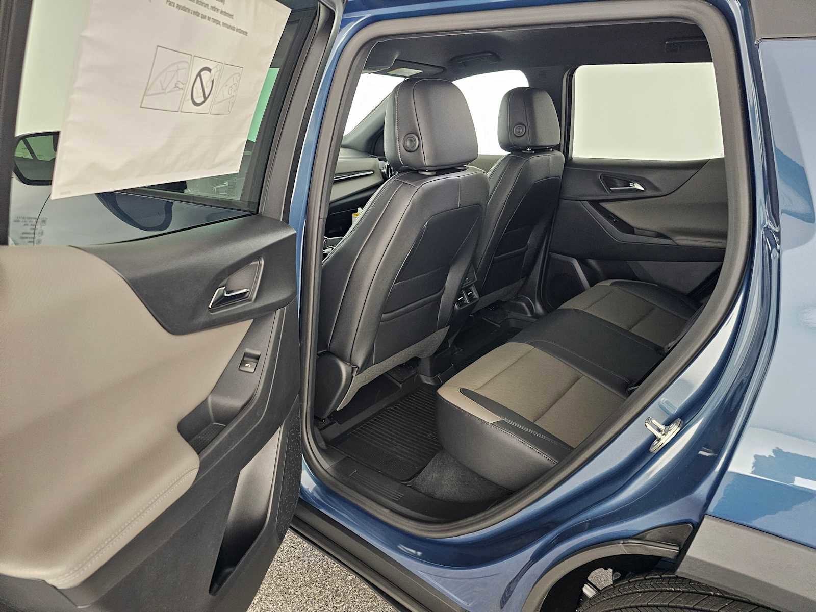 New 2026 Chevrolet Equinox LT w/ Convenience Package II FWD image 15