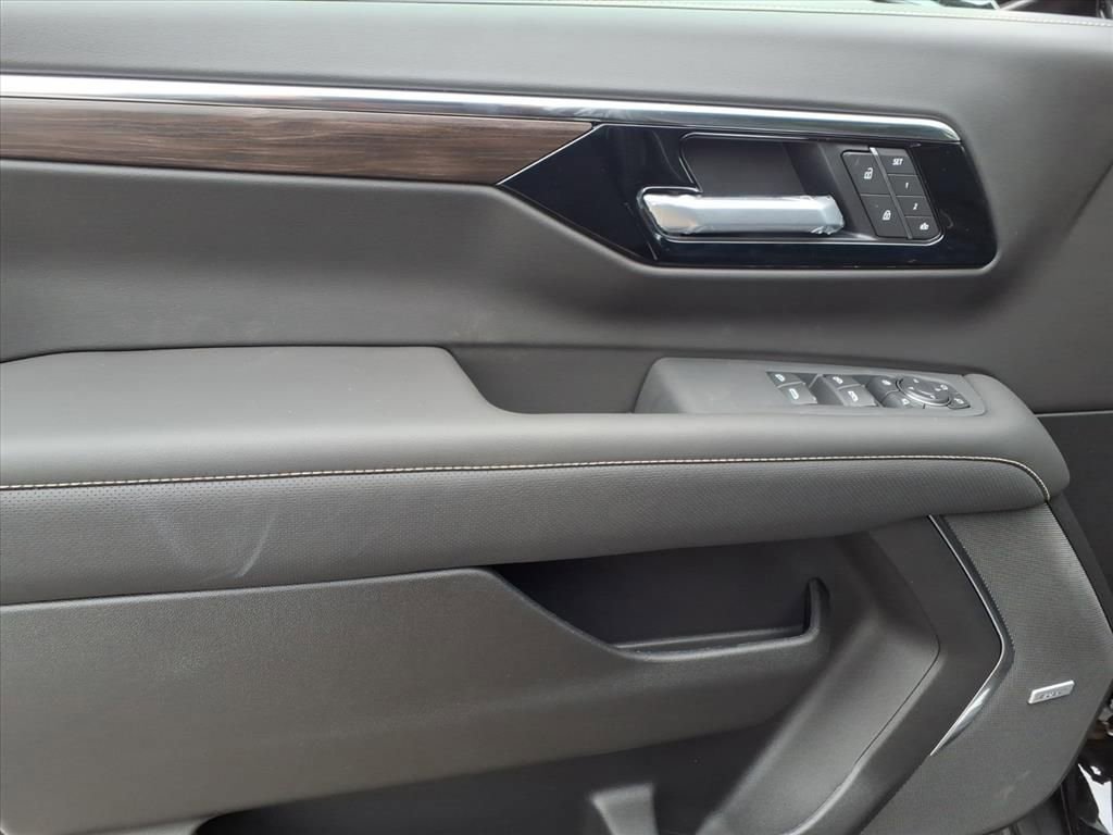 New 2026 Chevrolet Suburban Premier image 16