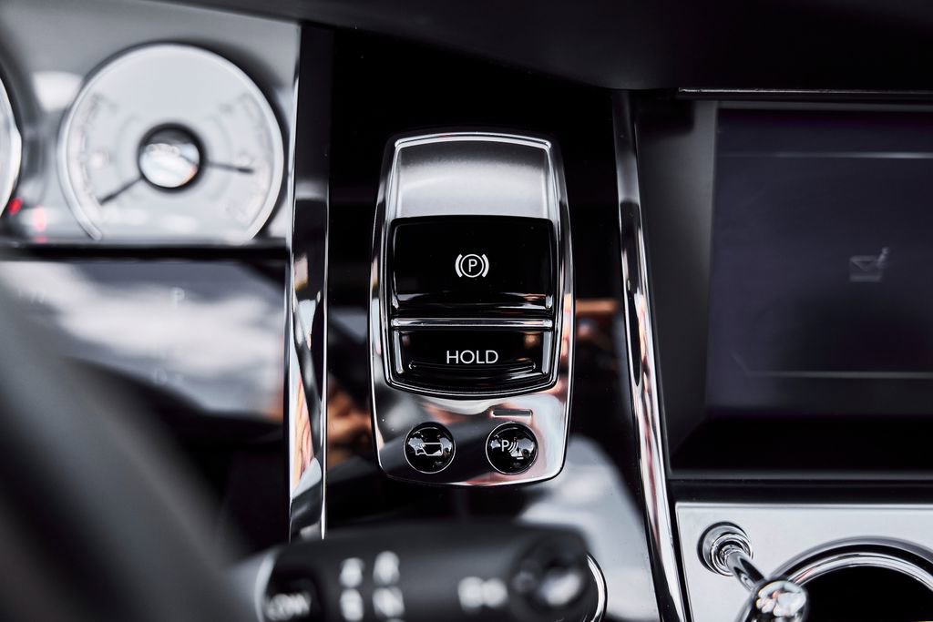Used 2018 Rolls-Royce Dawn RWD image 55