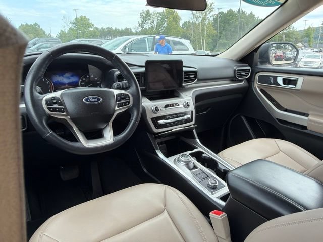 Used 2023 Ford Explorer XLT w/ Equipment Group 202A AWD/4WD image 39
