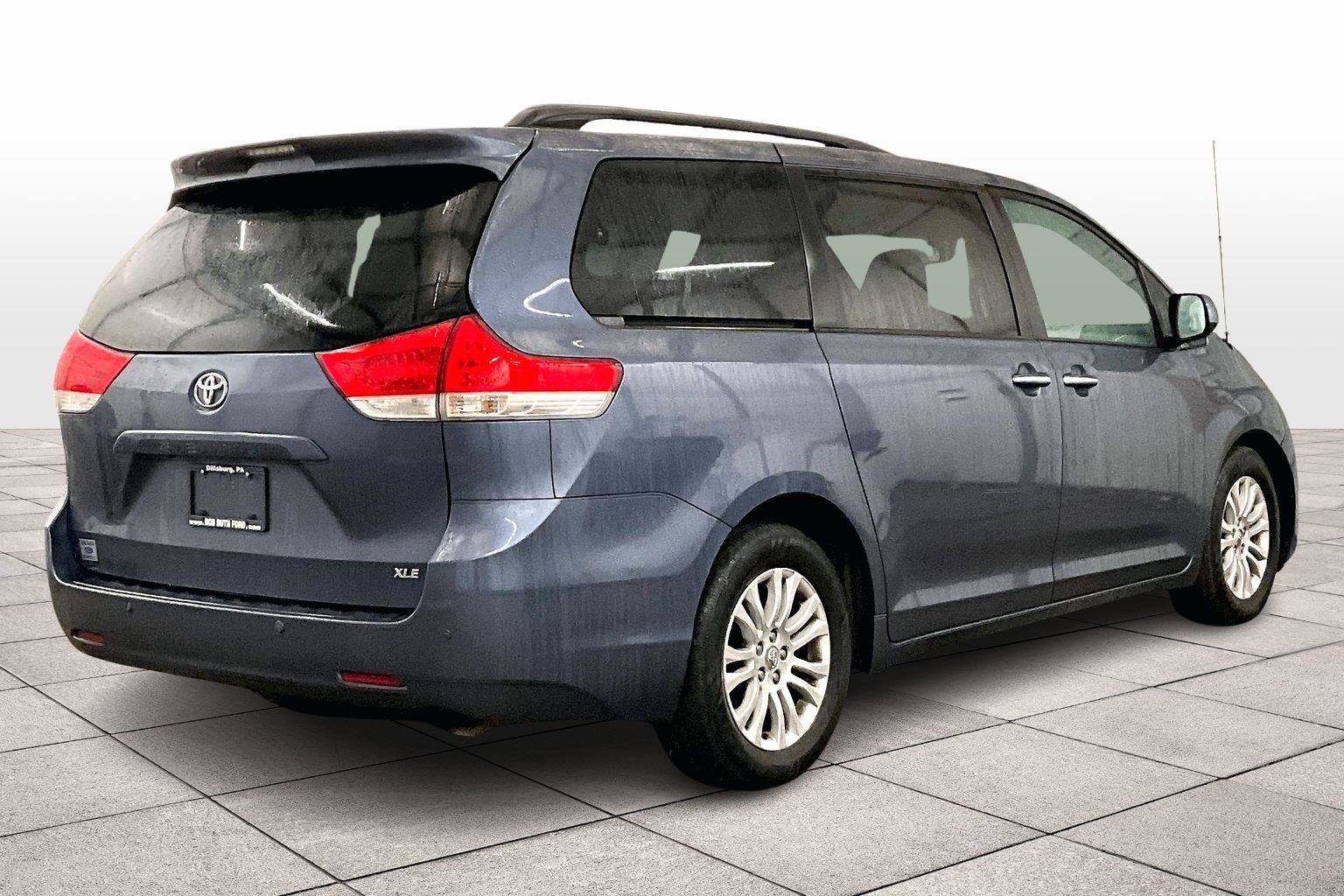 Used 2014 Toyota Sienna XLE image 12