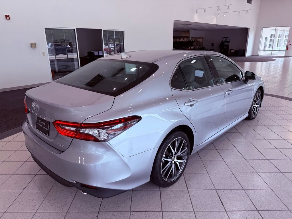 Used 2022 Toyota Camry XLE FWD image 11
