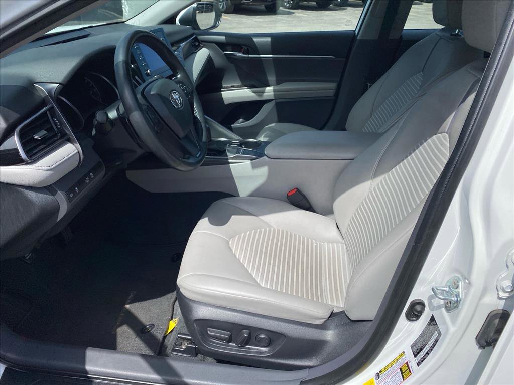 Used 2023 Toyota Camry SE FWD image 9
