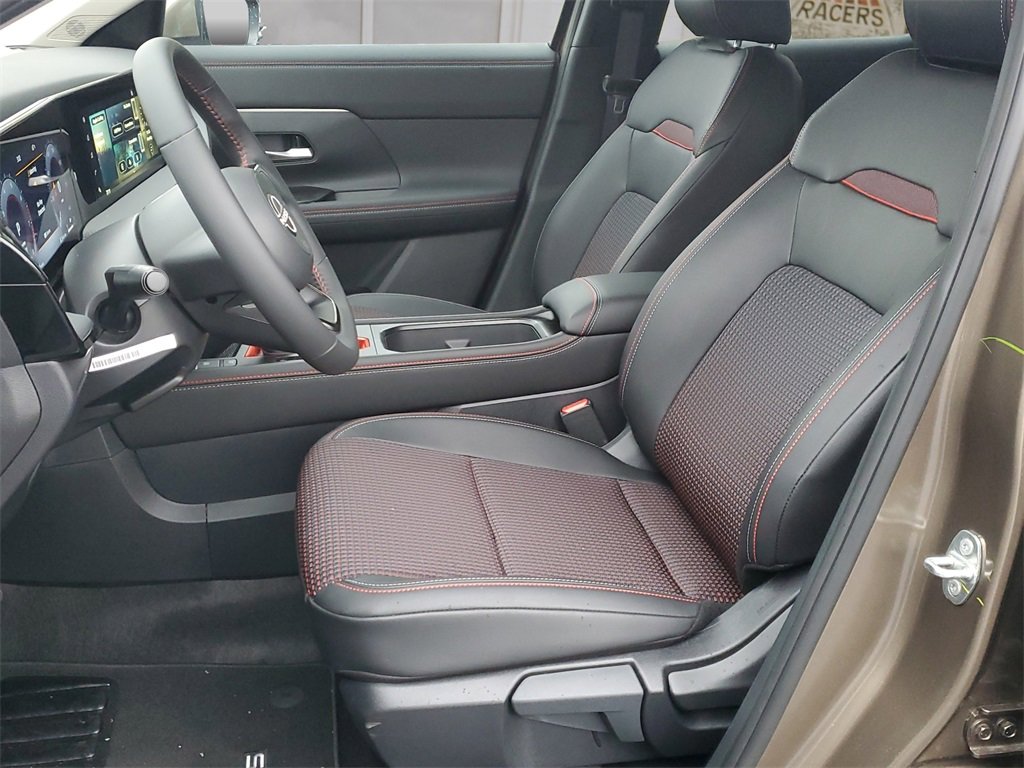 Used 2025 Nissan Kicks SR image 16