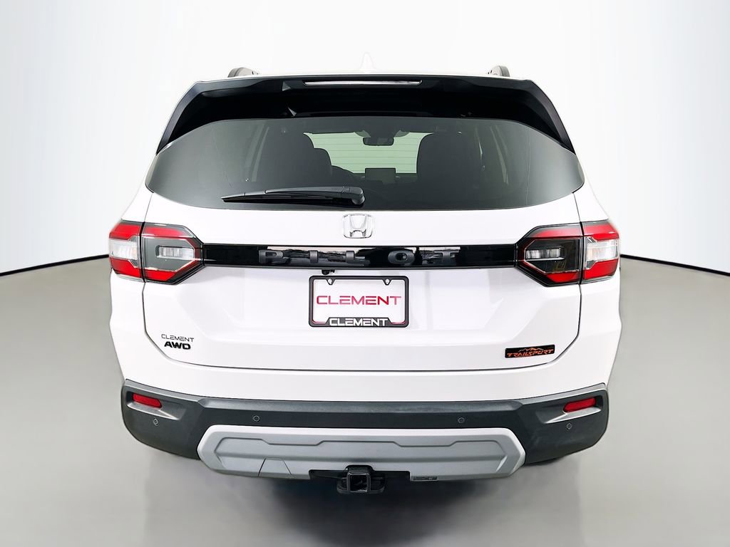 Used 2025 Honda Pilot TrailSport image 8