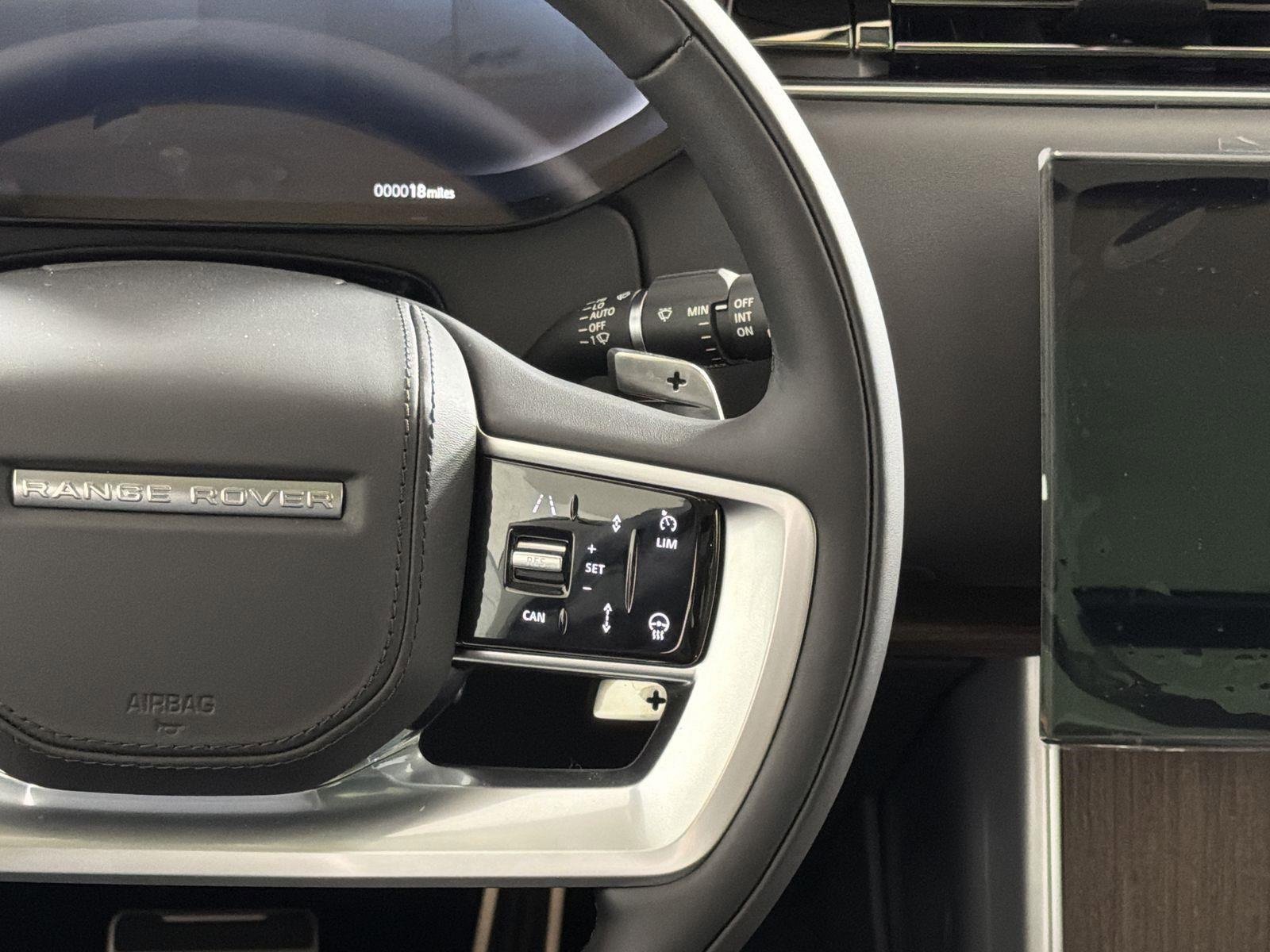 New 2026 Land Rover Range Rover SE image 13