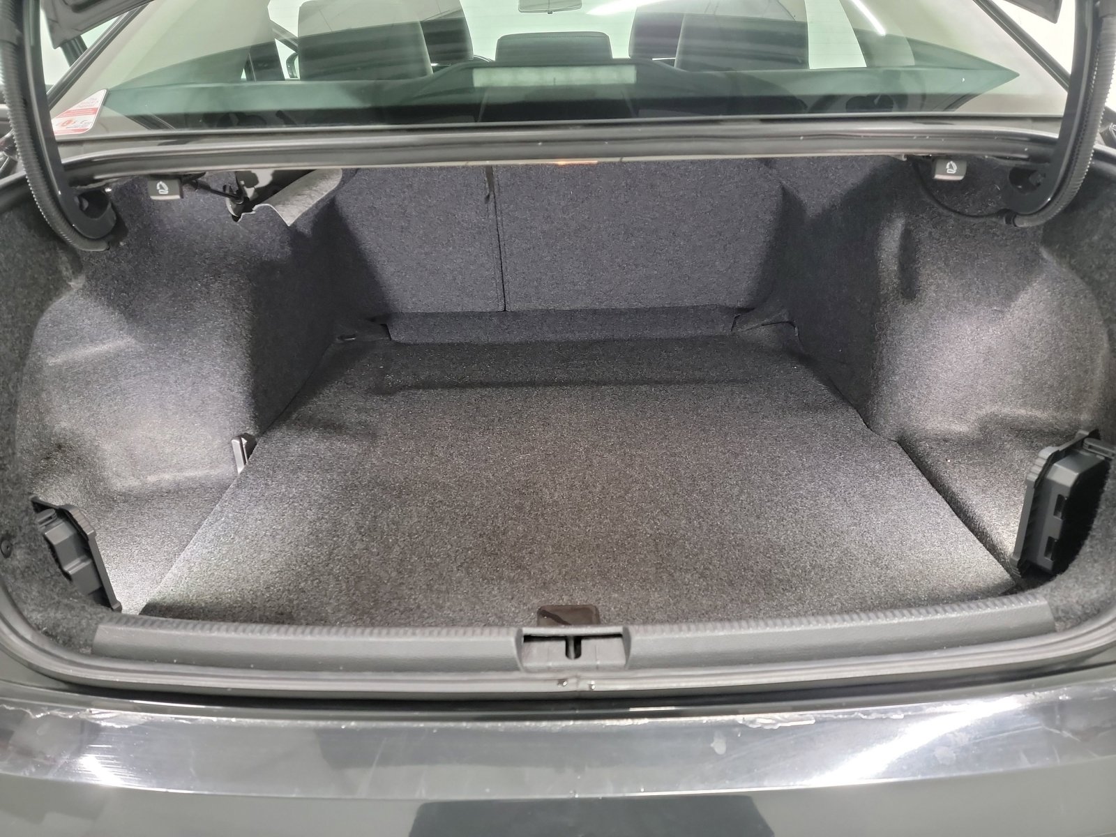 Used 2017 Volkswagen Passat 1.8T R-Line w/ R-Line Lighting Package image 25