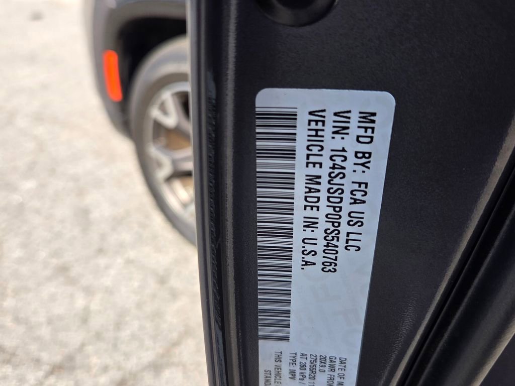 Used 2023 Jeep Wagoneer L Series III w/ Preferred Equipment Group image 6