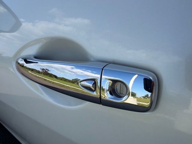 Used 2016 Nissan Maxima Platinum FWD image 17