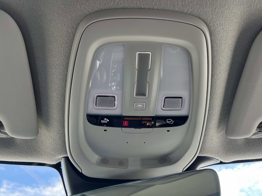 Used 2023 Volvo XC40 B5 Ultimate w/ Climate Package image 38