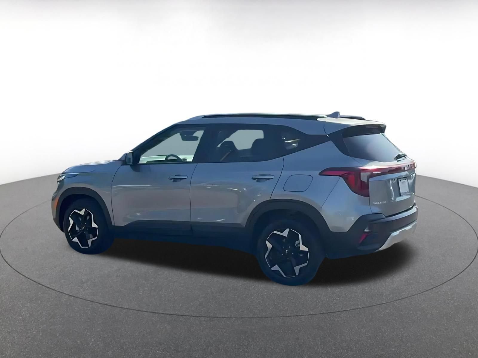 Used 2025 Kia Seltos S FWD image 10