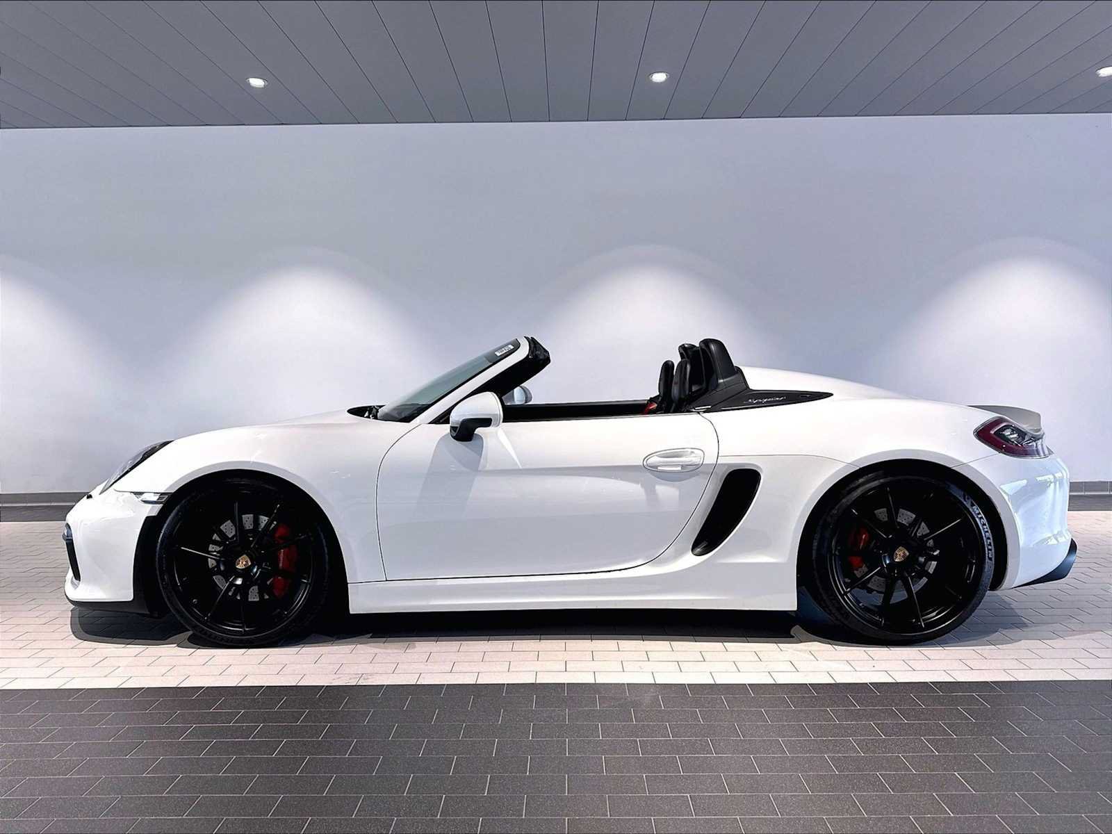 Used 2016 Porsche Boxster Spyder RWD image 2
