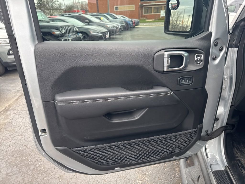 Used 2023 Jeep Gladiator Rubicon w/ Cold Weather Group image 16