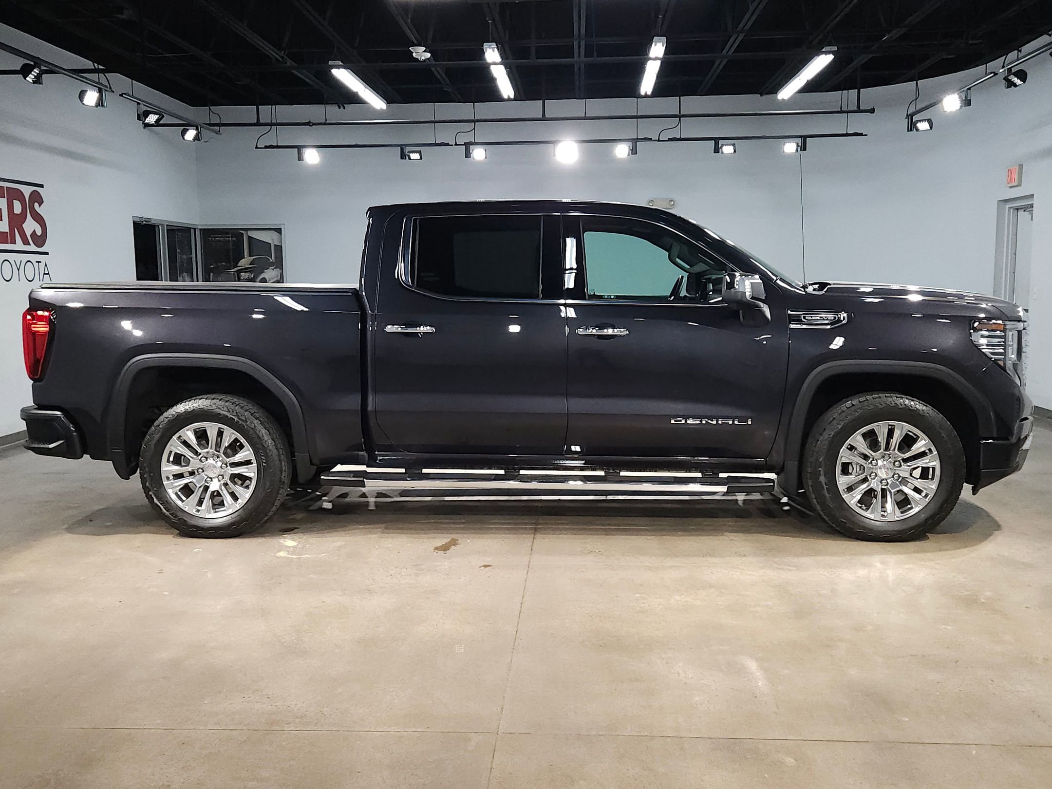 Used 2022 GMC Sierra 1500 Denali image 8