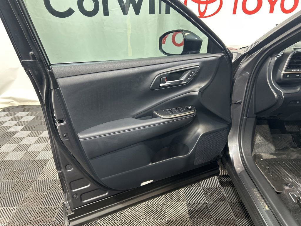 Used 2023 Toyota Crown Limited AWD/4WD image 20