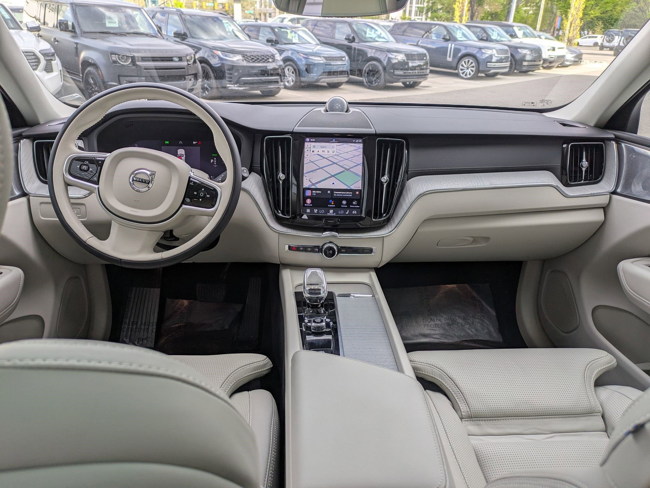 Used 2023 Volvo XC60 T8 Ultimate w/ Climate Package image 27