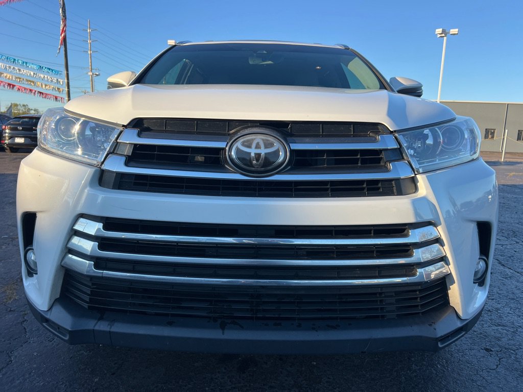 Used 2017 Toyota Highlander Limited AWD/4WD image 3