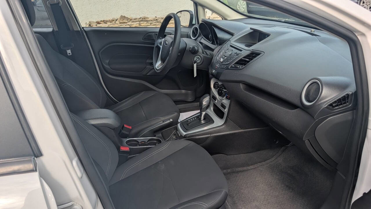 Used 2017 Ford Fiesta SE image 16