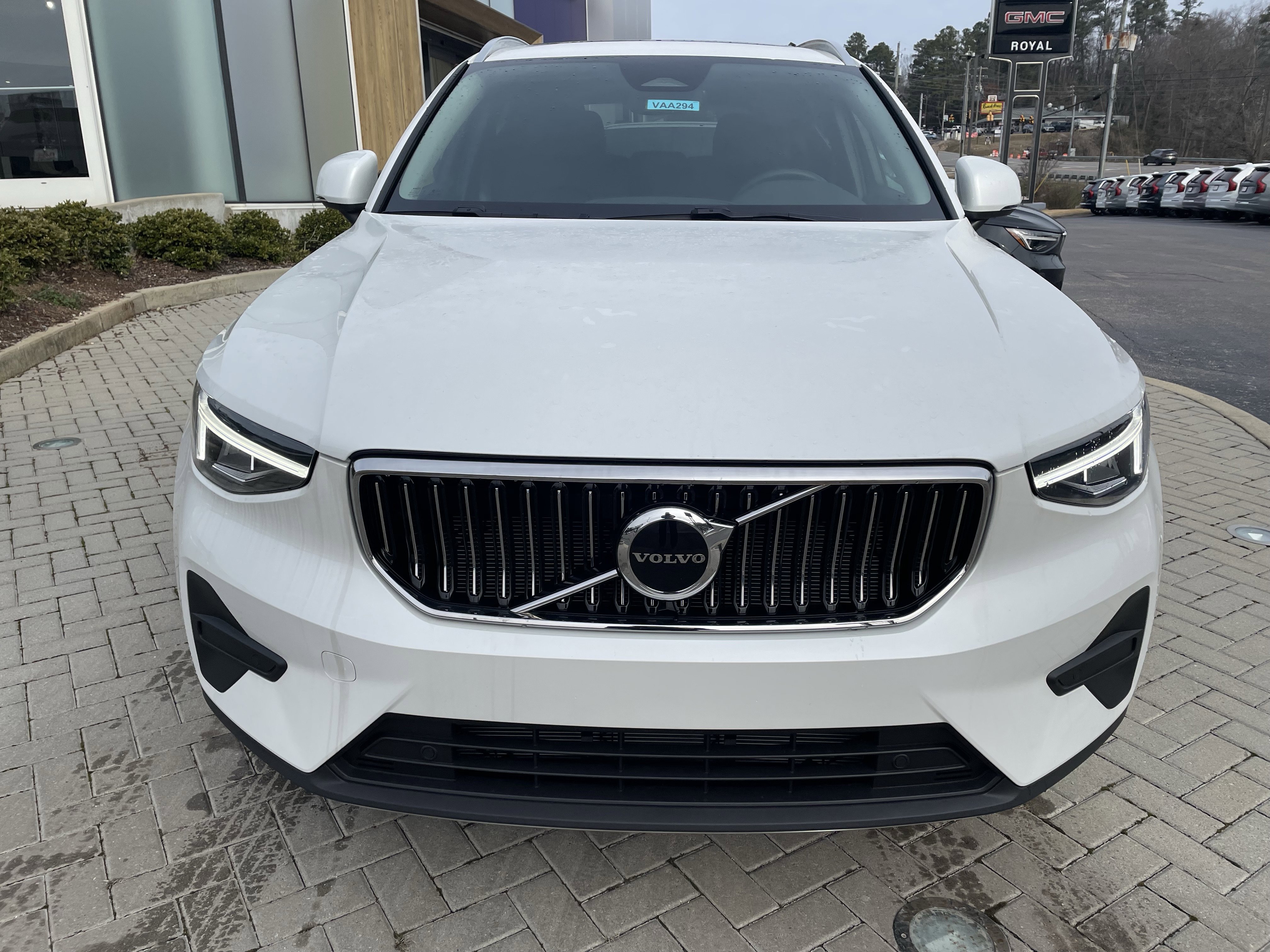 New 2025 Volvo XC40 B5 Core w/ Protection Package Premier image 2