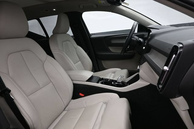 Used 2023 Volvo XC40 B5 Plus w/ Driver Assist Package AWD/4WD image 35