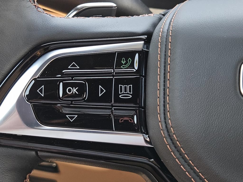 New 2026 Jeep Grand Cherokee Summit w/ Obsidian Package AWD/4WD image 17