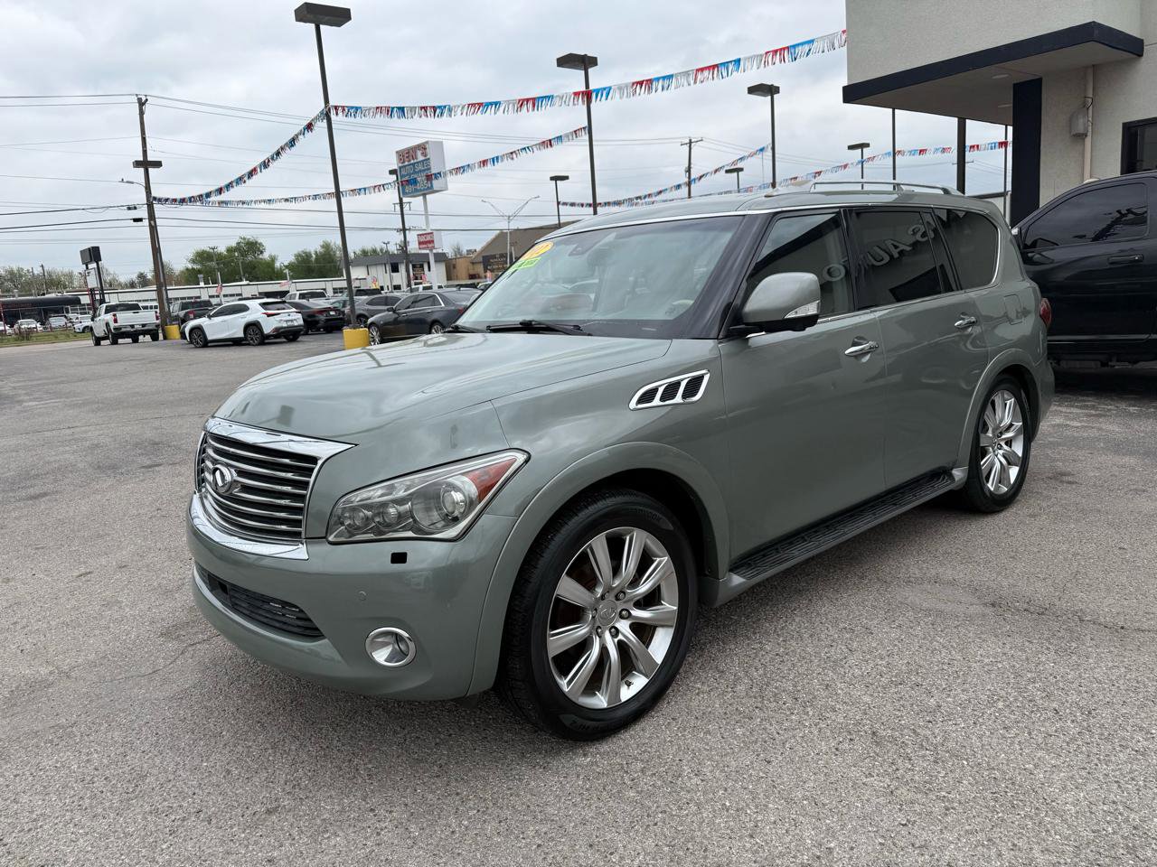 Used 2012 INFINITI QX56 4WD w/ Deluxe Touring Pkg image 2