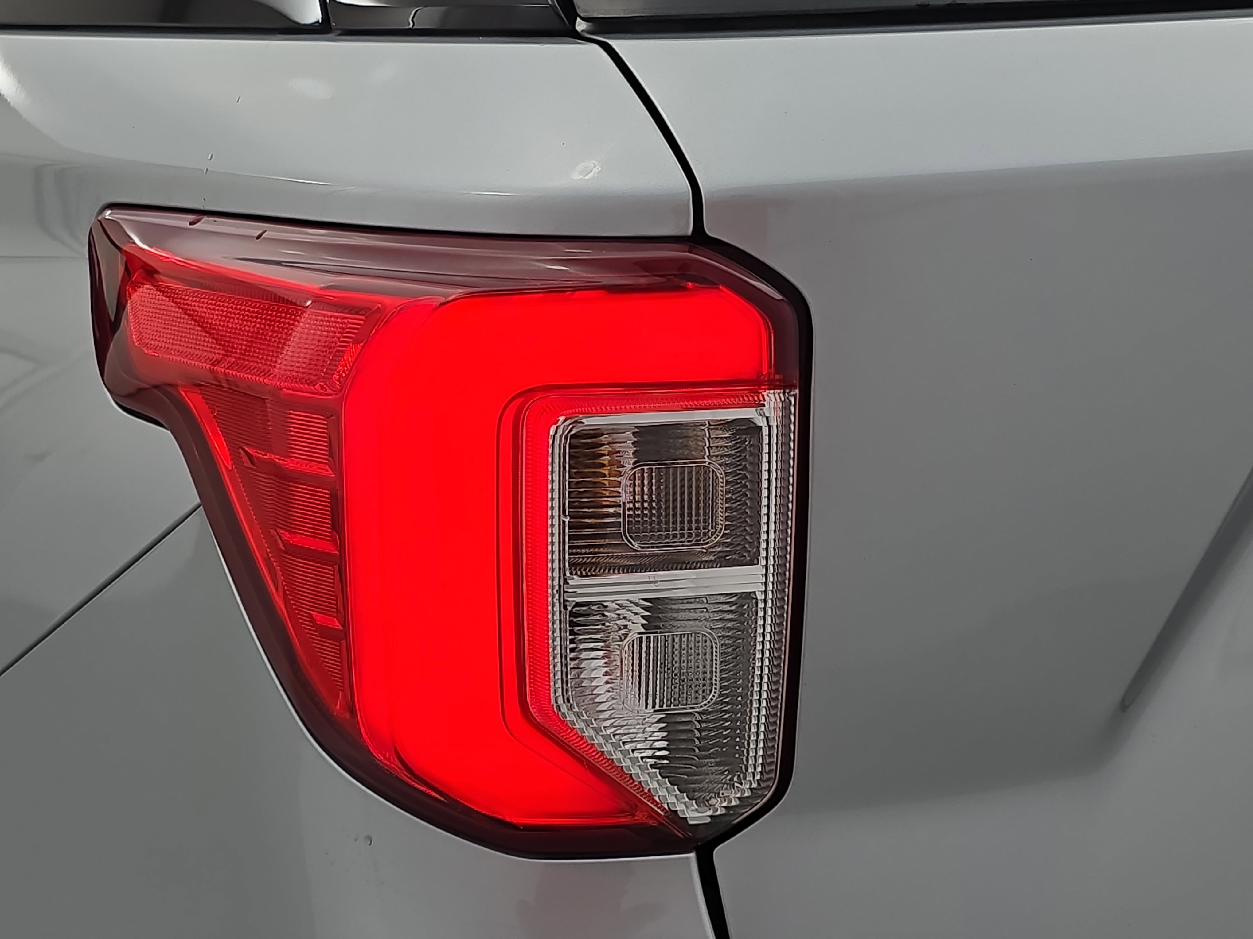 Used 2020 Ford Explorer XLT w/ Equipment Group 202A image 35