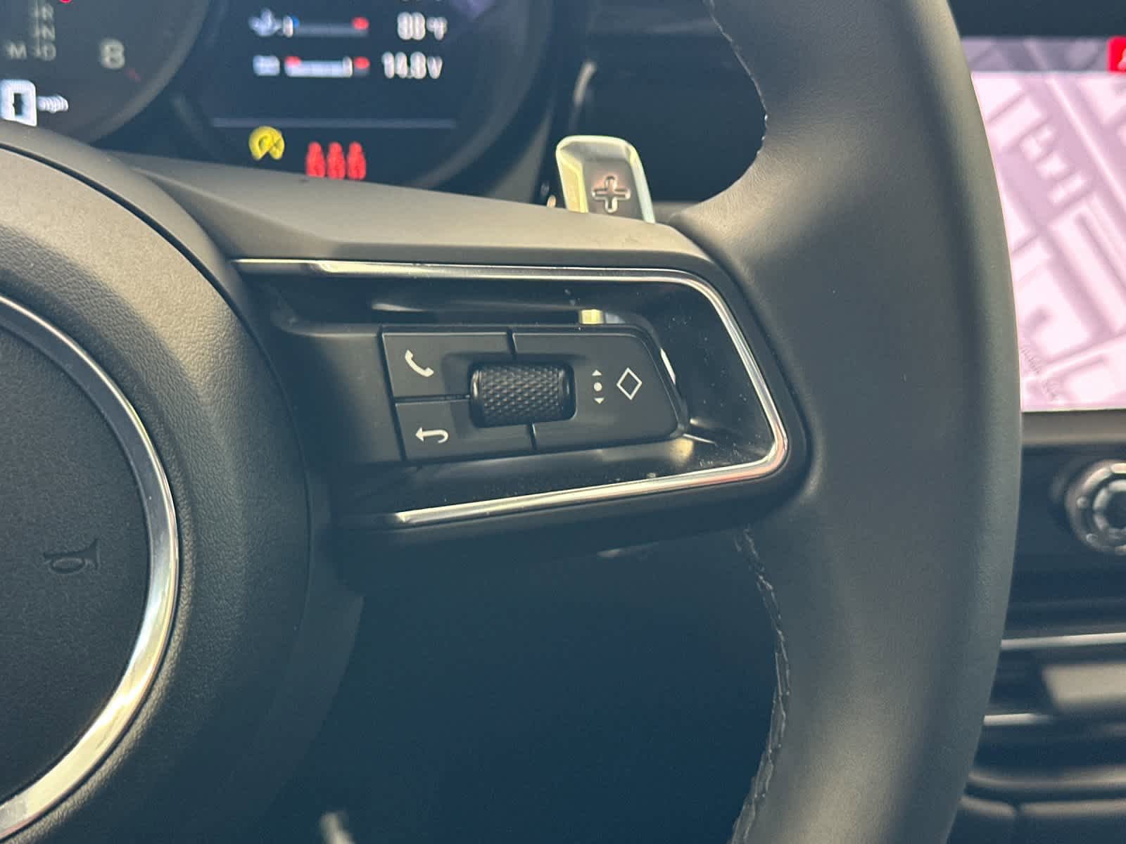 Certified 2025 Porsche Macan AWD/4WD image 27