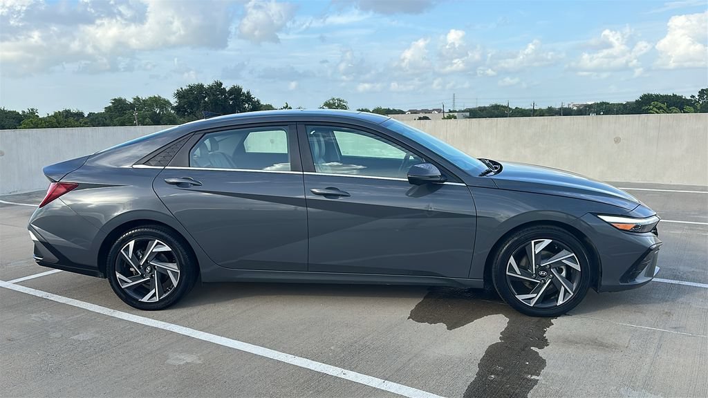 Used 2024 Hyundai Elantra Limited FWD image 15