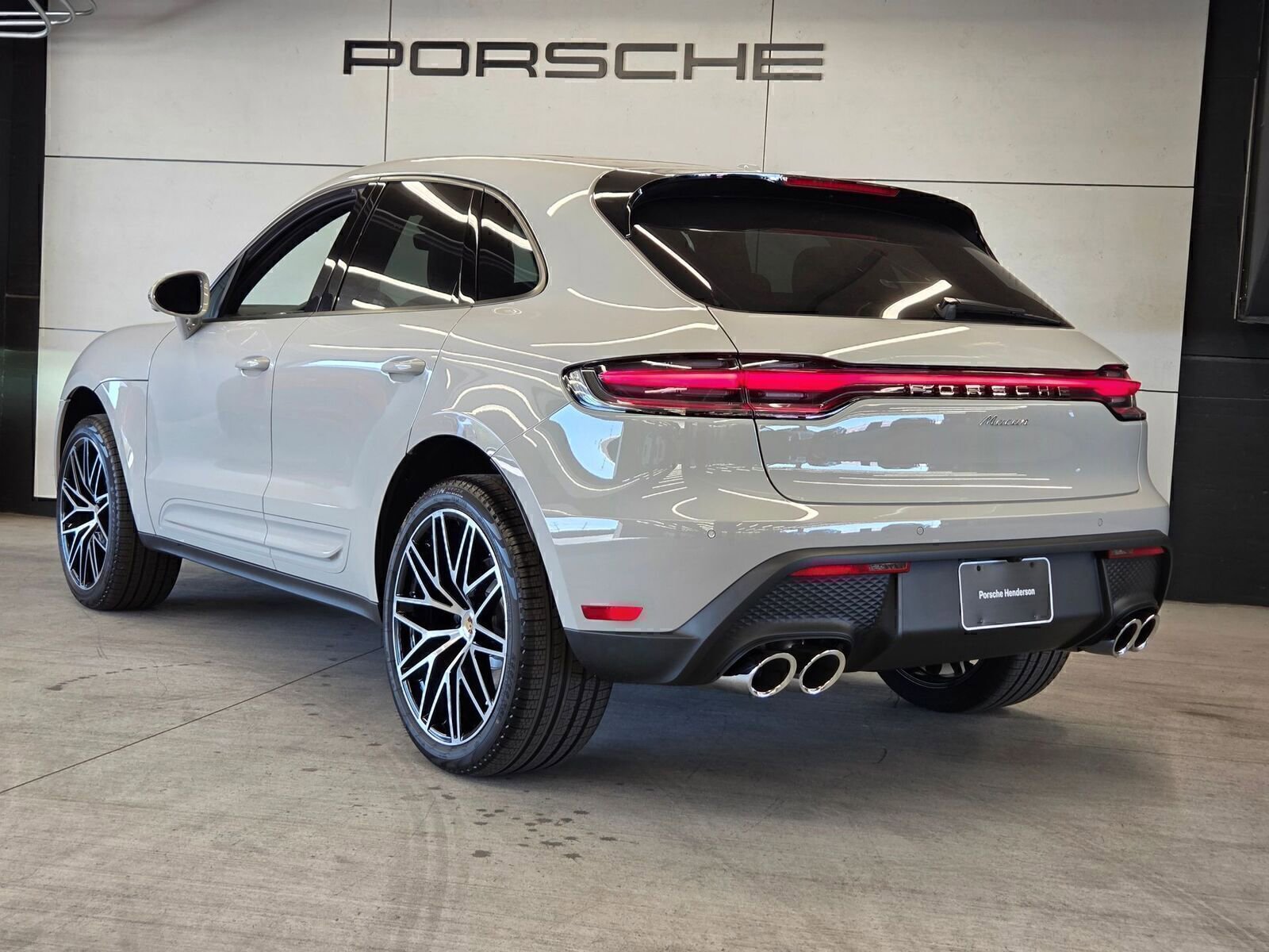 Certified 2026 Porsche Macan AWD/4WD image 7