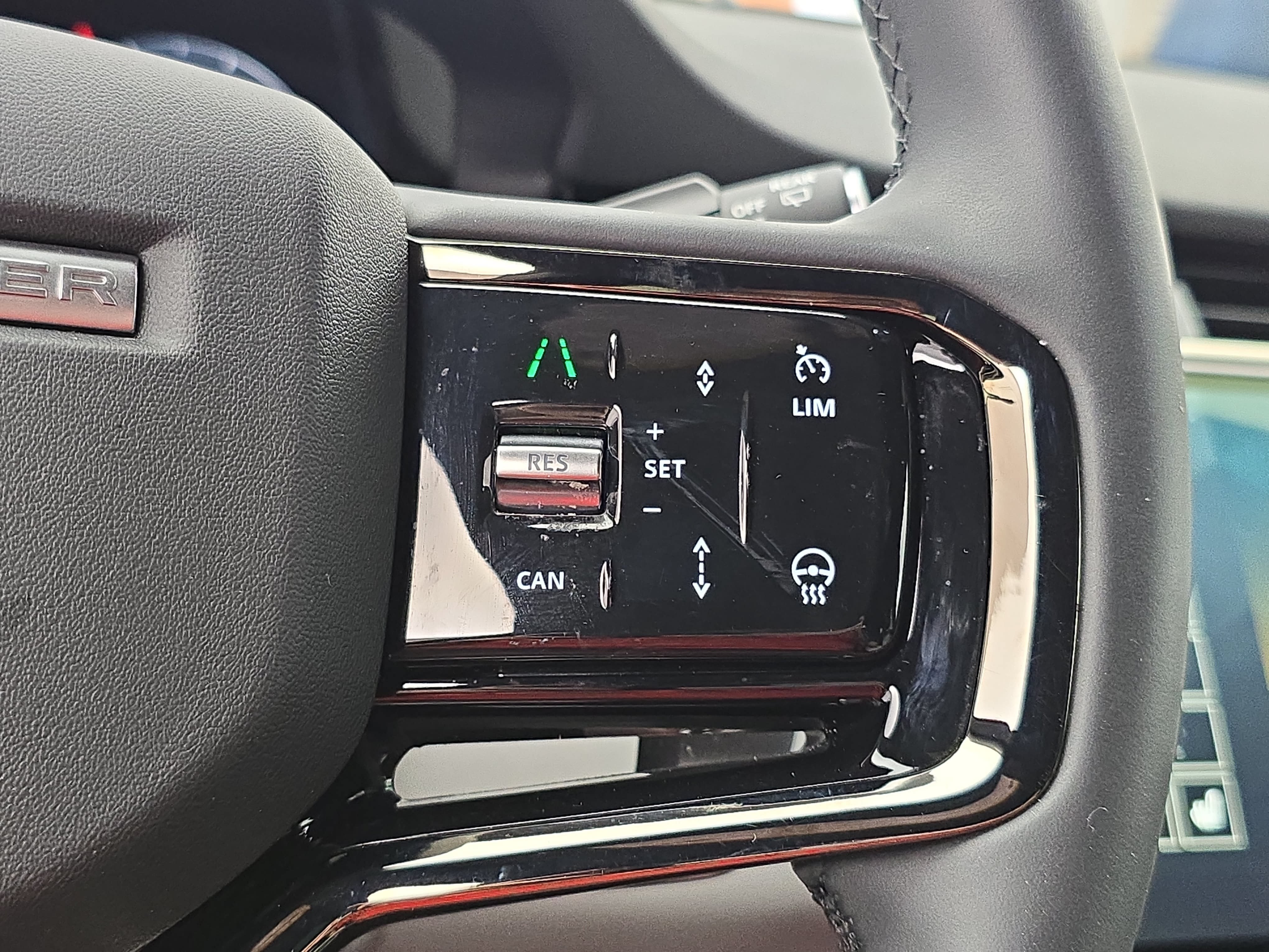 Certified 2026 Land Rover Range Rover Evoque Dynamic SE AWD/4WD image 18