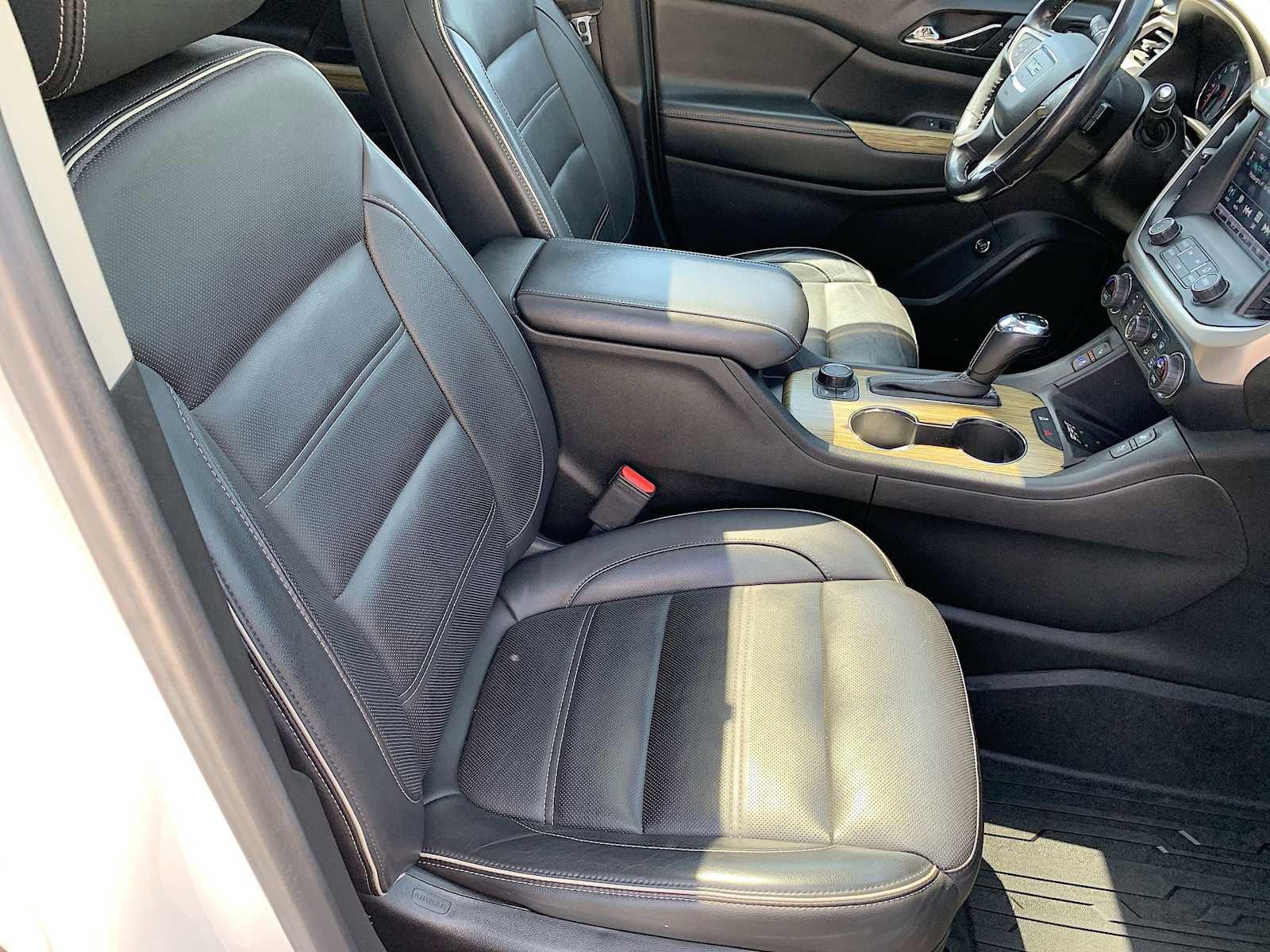 Used 2018 GMC Acadia Denali w/ Technology Package AWD/4WD image 28