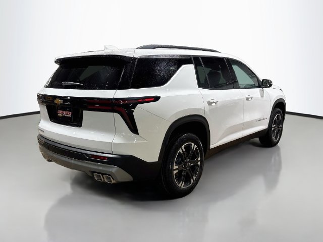 New 2027 Chevrolet Traverse LT w/ LPO, Floor Liner Package FWD image 7