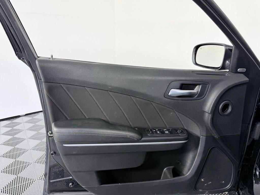 Used 2023 Dodge Charger R/T w/ Technology Group image 9