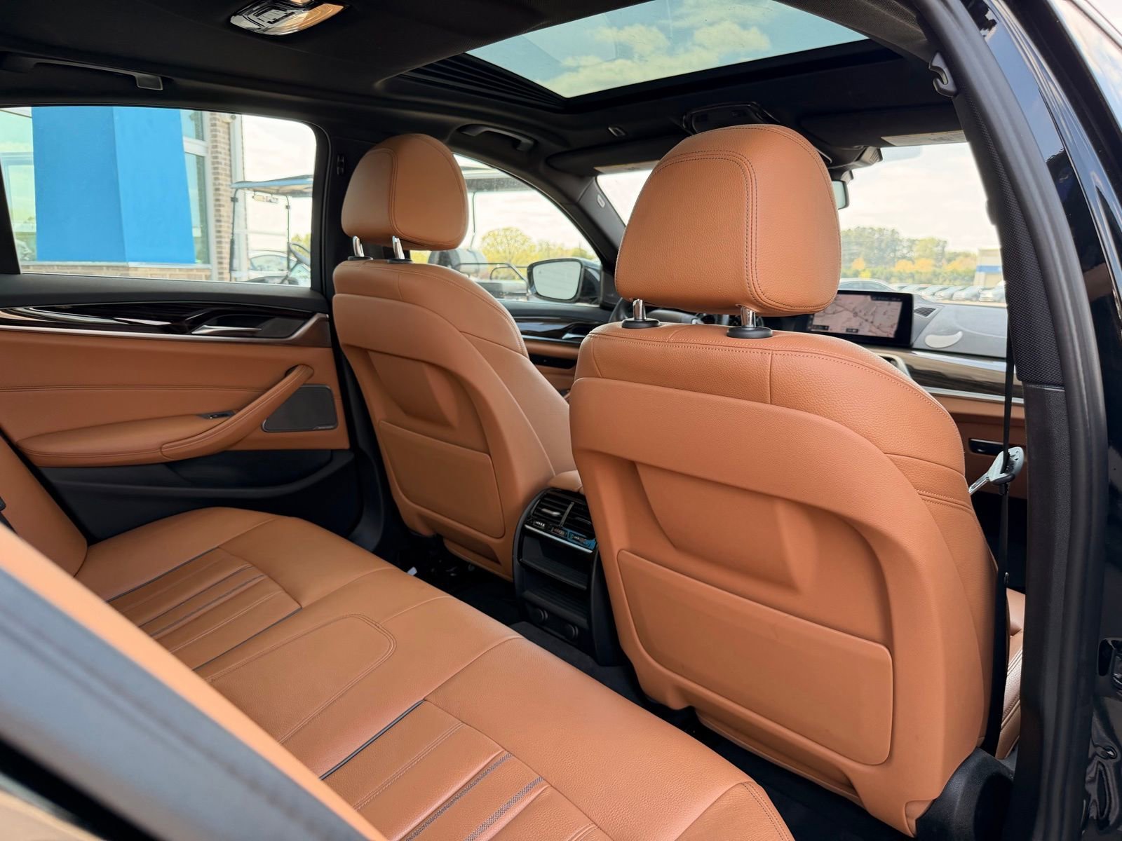 Used 2019 BMW 540i w/ Premium Package image 16