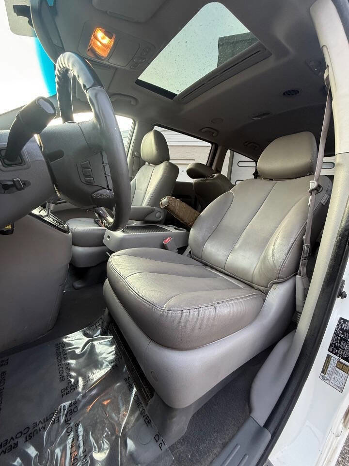 Used 2014 Kia Sedona EX w/ Luxury Package FWD image 12