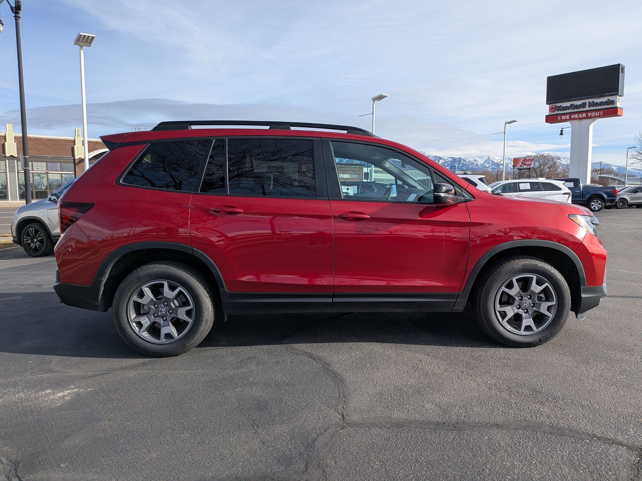 Used 2023 Honda Passport TrailSport image 2