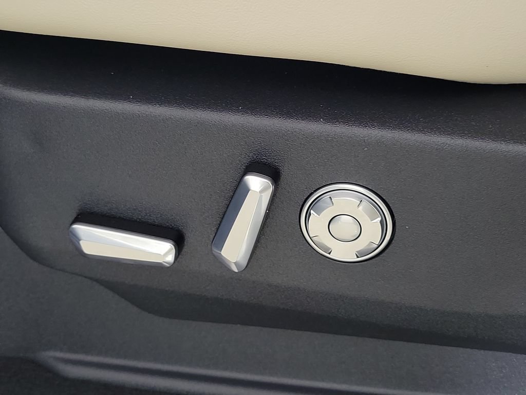 New 2027 Lincoln Navigator Premiere RWD image 23