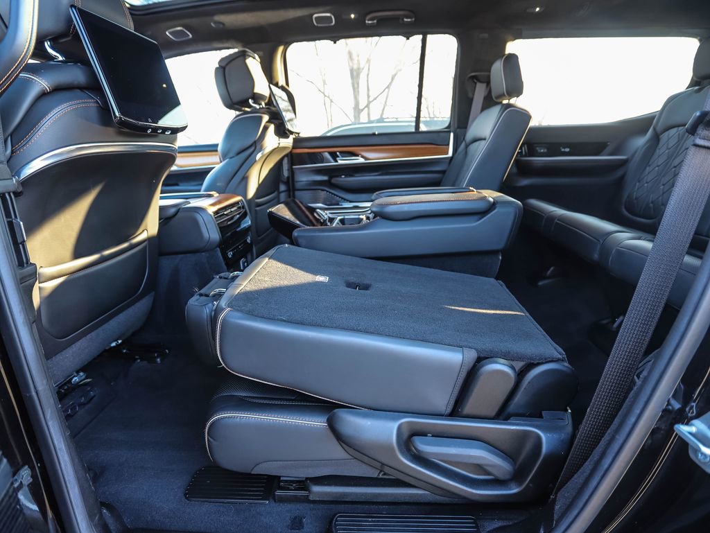 Used 2022 Jeep Grand Wagoneer Series III w/ Rear Seat Video Group 1 image 23