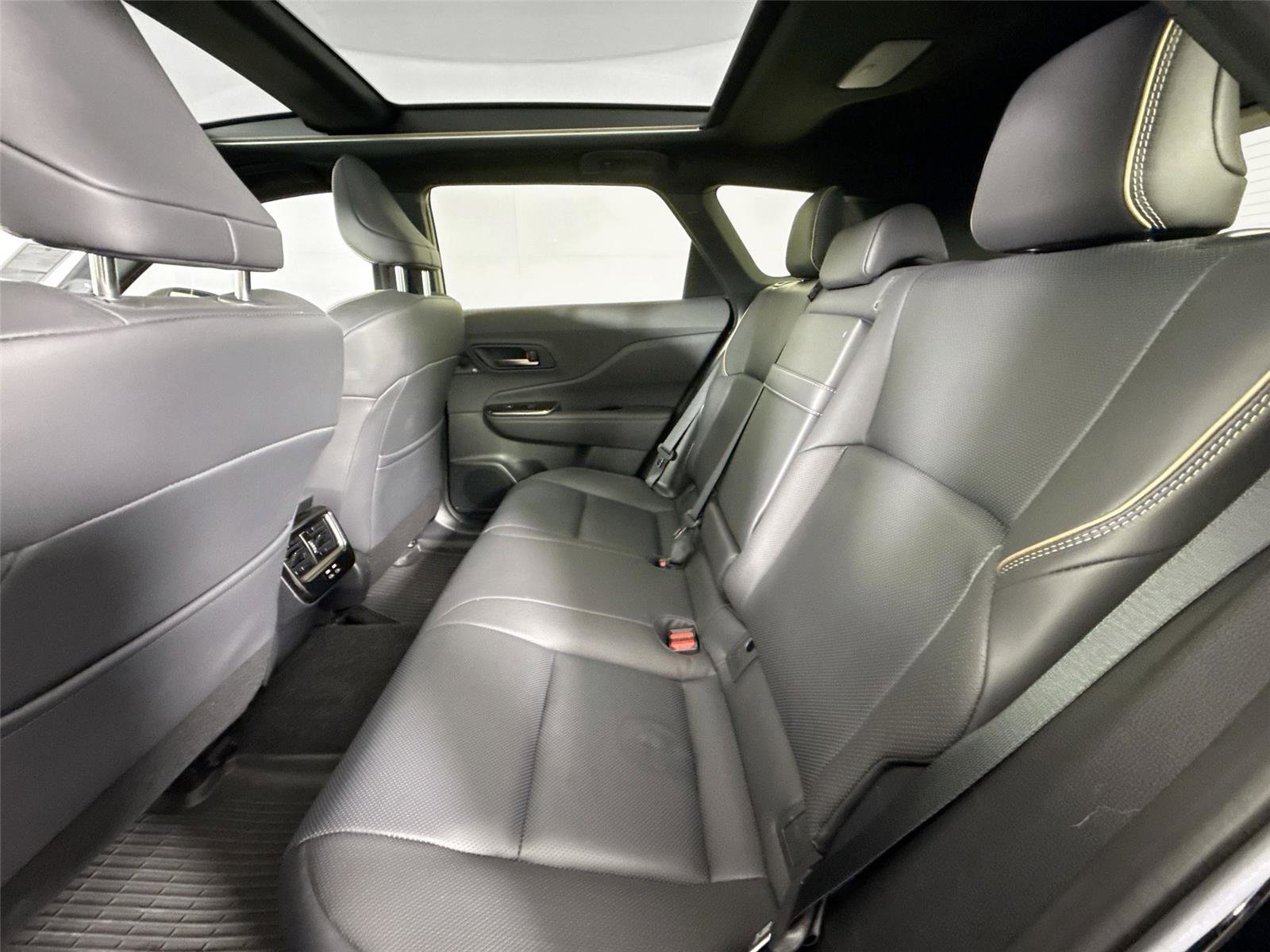 Certified 2025 Toyota Crown Signia w/ Advanced Technology Package image 32