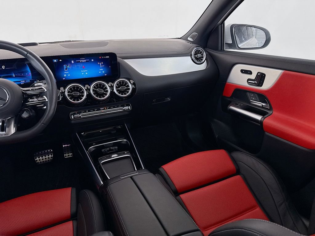 Used 2024 Mercedes-Benz GLA 35 AMG 4MATIC image 27