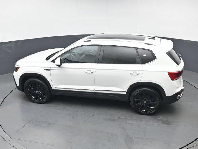 Used 2022 Volkswagen Taos SE w/ Panoramic Sunroof Package AWD/4WD image 35