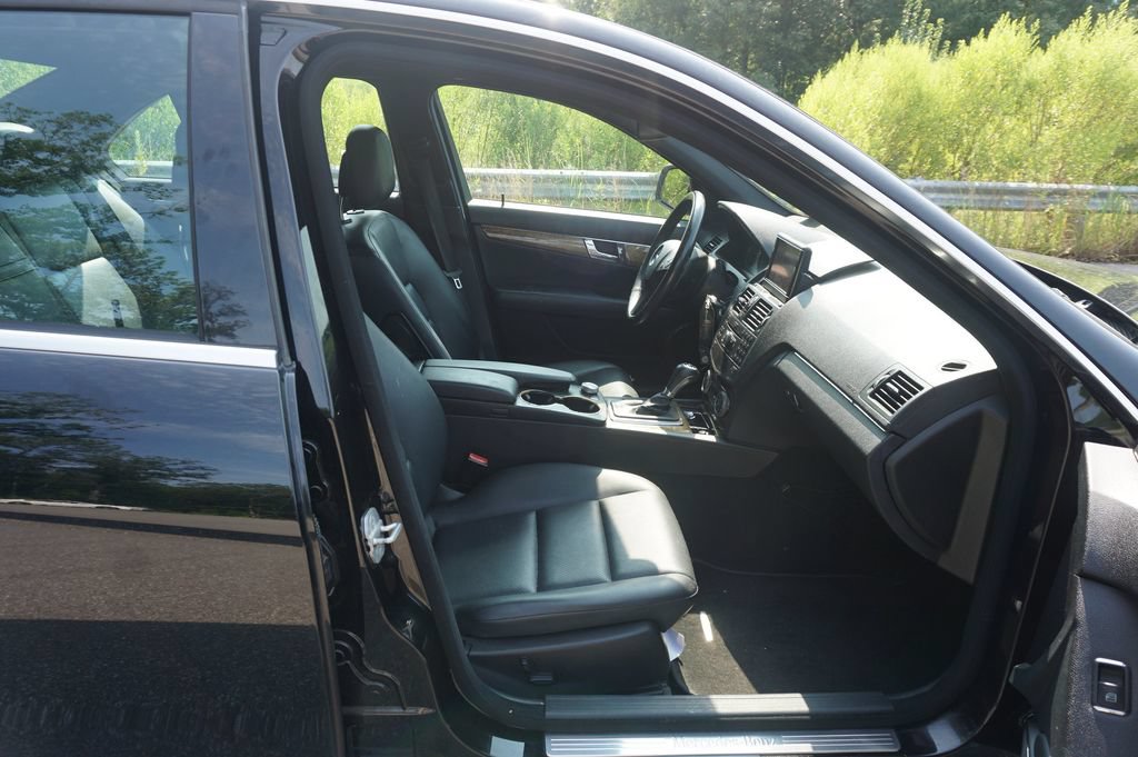 Used 2008 Mercedes-Benz C 350 Sport image 16