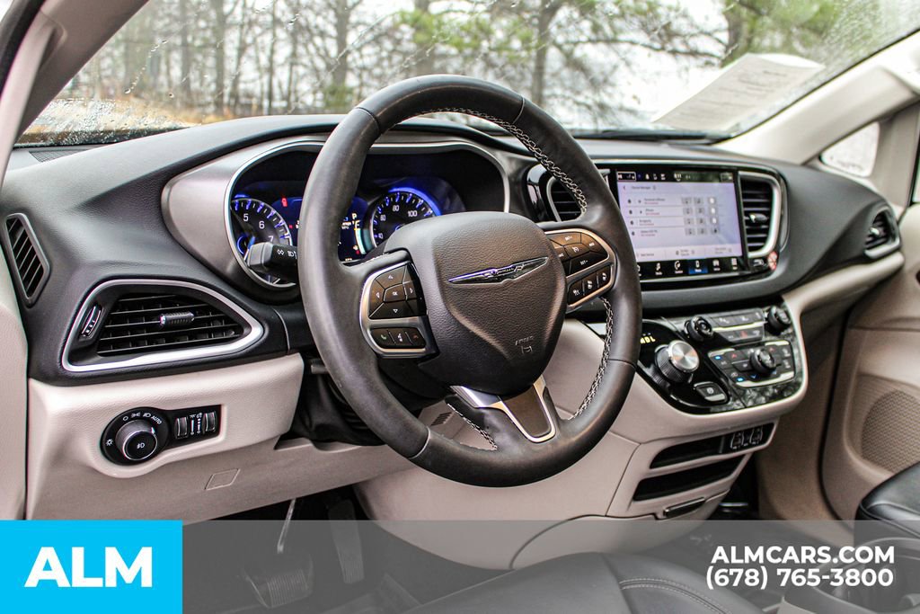 Used 2023 Chrysler Pacifica Touring-L image 24