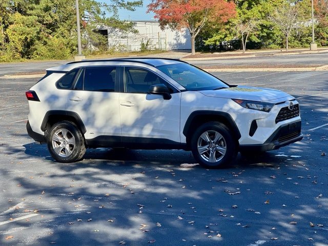 Used 2022 Toyota RAV4 LE image 10